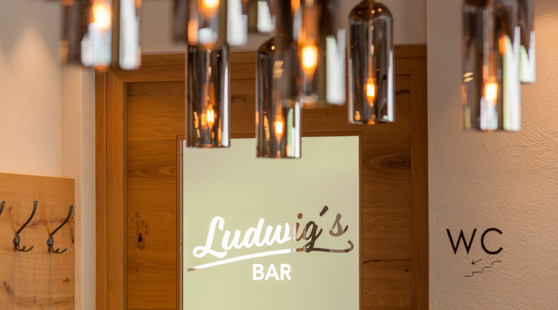 Ludwigs Bar Ansicht Lampen Tur Luggi 1